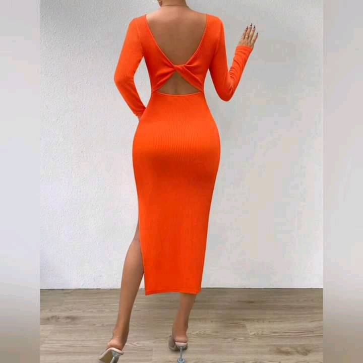 Vestido de Canalé Elástico con Girante  en Espalda y Muslo con Abertura Lateral