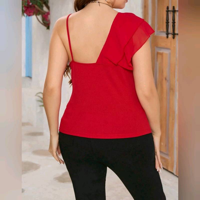 Blusa  Cuello asimétrico manga a capas 