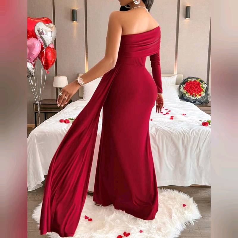 vestido De Un Hombro Talle Alto De Corte Asimétrico 