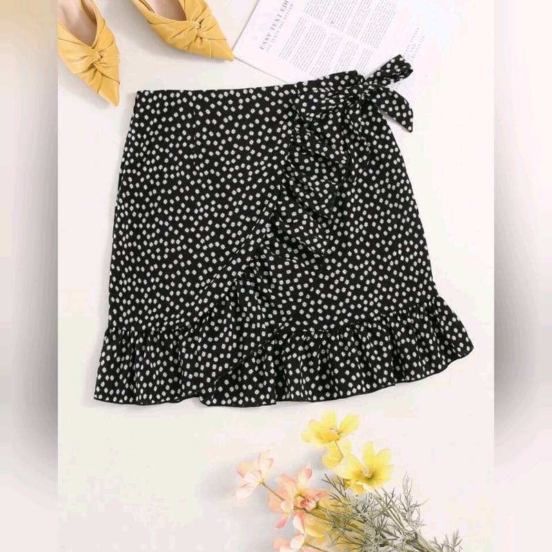 Falda Con Diseño Cruzado Y Cordón Lateral 