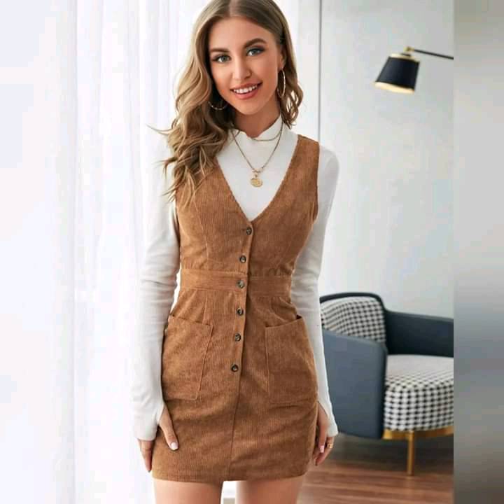 Vestido tipo Pichi Cuello V Con Bolsillos Delanteros 