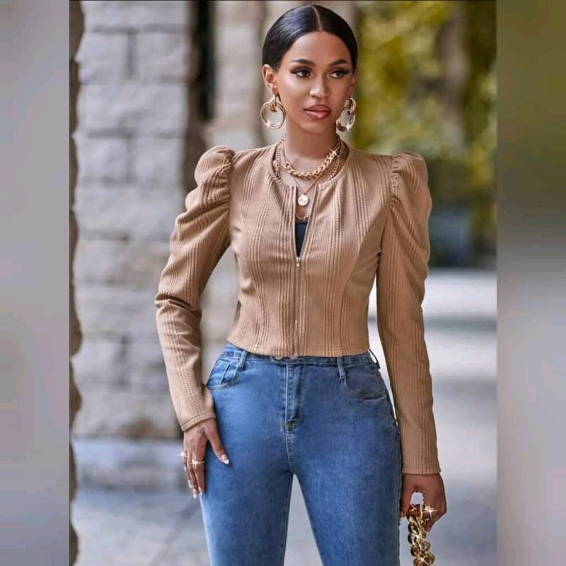 Cazadora Corta Manga Gigot con Zipper Delantero 