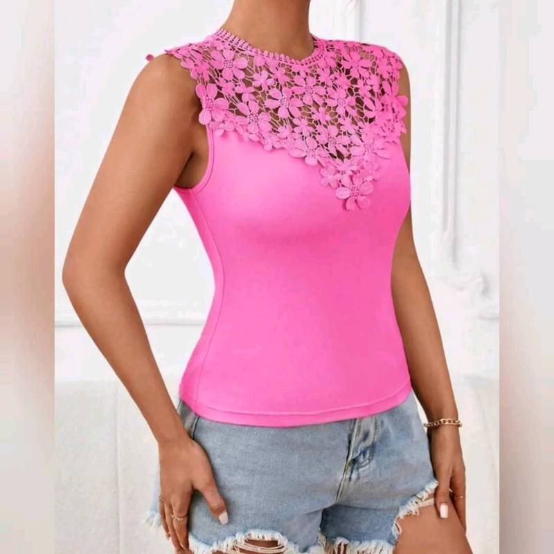 Blusa Cuello Redondo Con Detalle De Encaje 