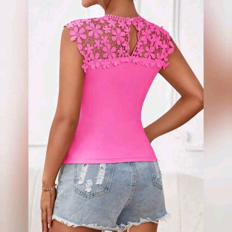 Blusa Cuello Redondo Con Detalle De Encaje 