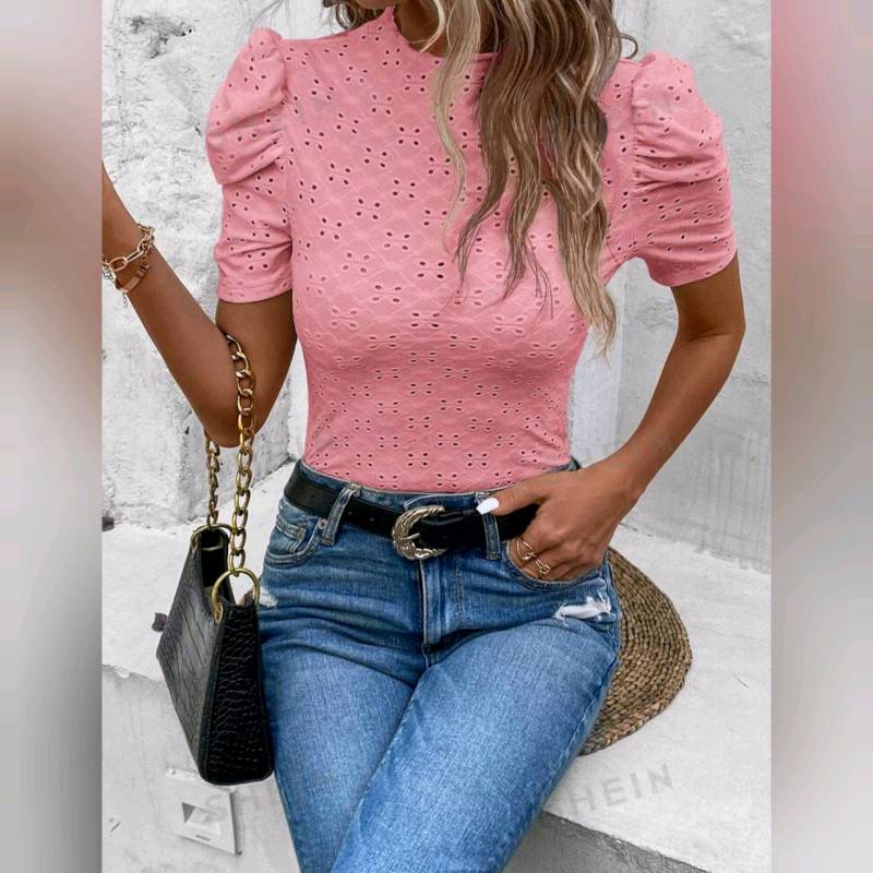  Blusa Cuello Alto De Manga Farol Y Bordado de Ojal
