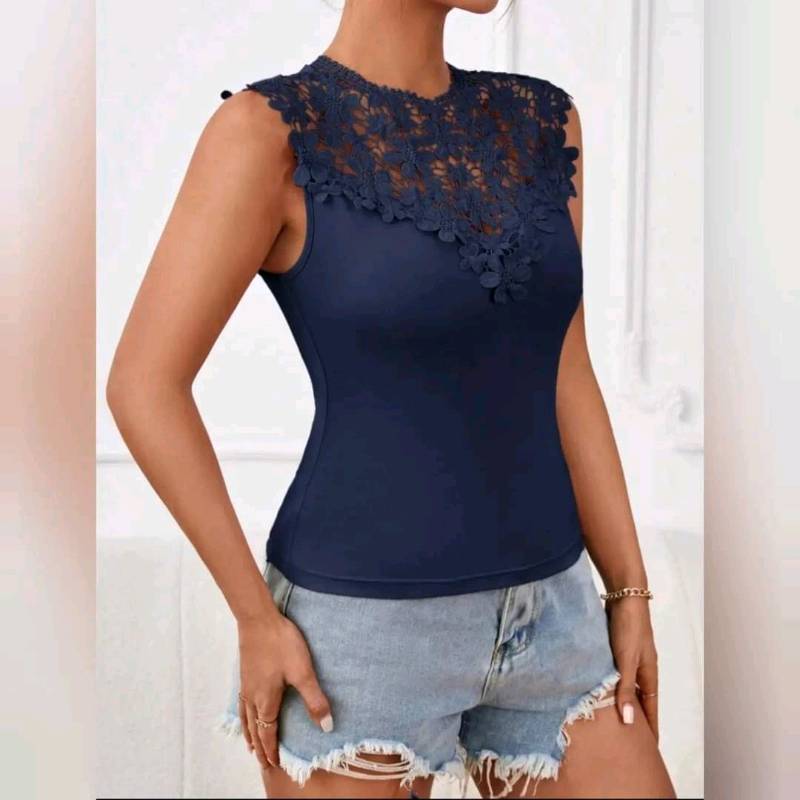 Blusa Cuello Redondo Con Detalle De Encaje 