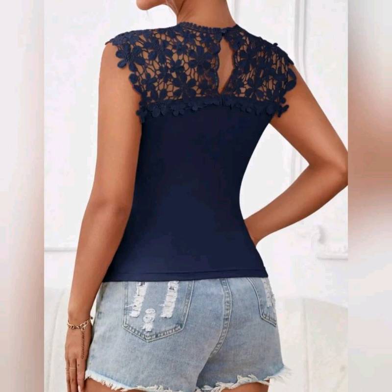 Blusa Cuello Redondo Con Detalle De Encaje 