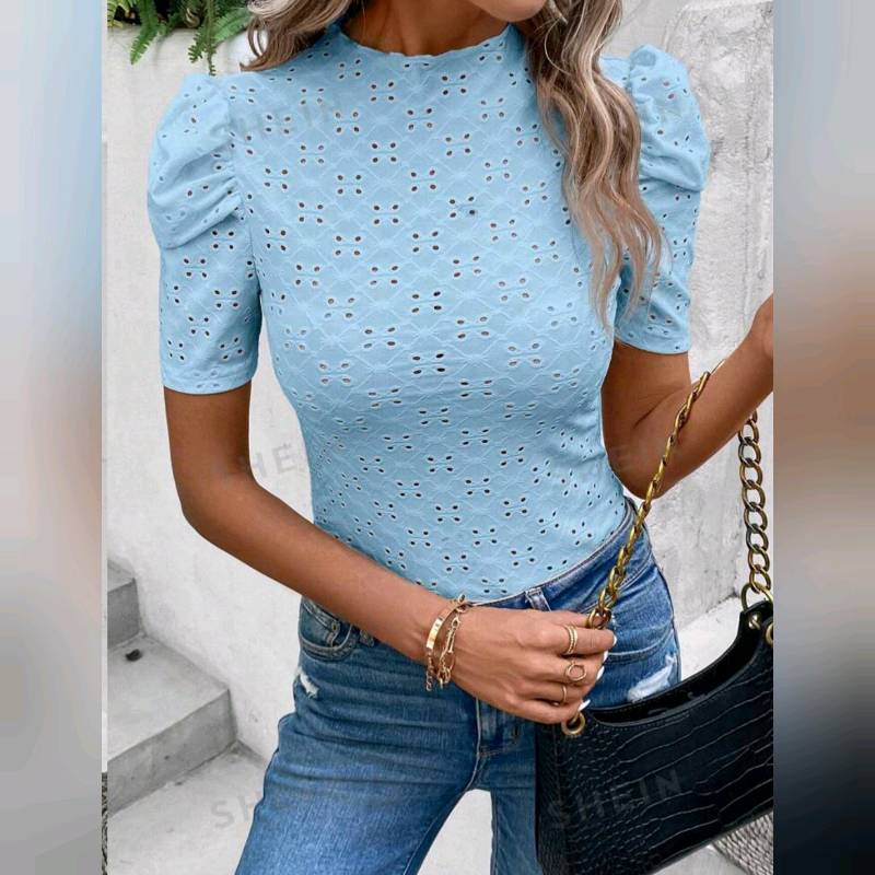  Blusa Cuello Alto De Manga Farol Y Bordado de OjalTallas
