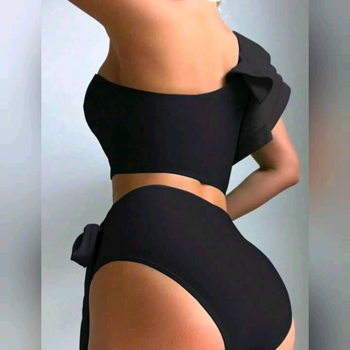 Traje de Baño de 2 Piezas de Un Hombro Descubierto y Ribete fruncido 