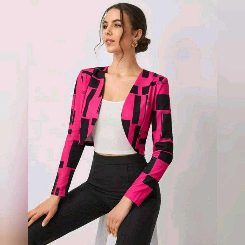 Cazadora Corta Con Estampado Geométrico 