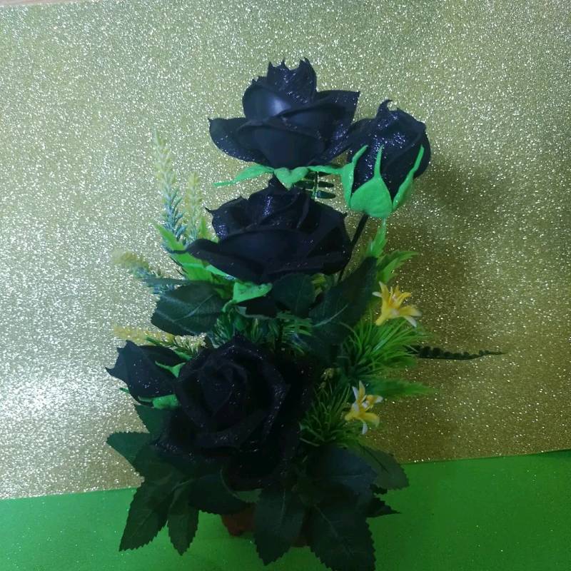 Sabadoooo!!! Nuevasss!!! (Flores grandes de goma eva, se venden por unidad)  Para decorar cualquier evento!🌺🌹🌼🌻