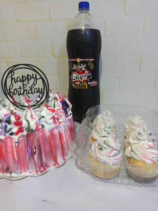 Combo Panas Torta 1kg🍰 (NO Tematica) 6 Cupcake 🧁 Refresco 1.L