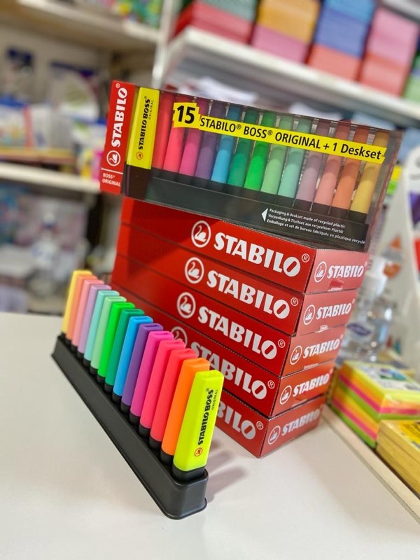 Resaltador Stabilo Boss 15 colores más Soporte de Plástico