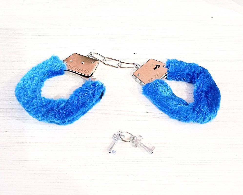 Esposas metal y peluche