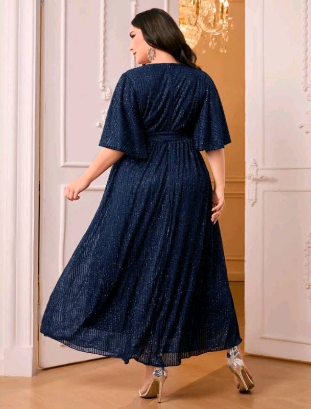 Vestido plus azul marino con lentejuelas 