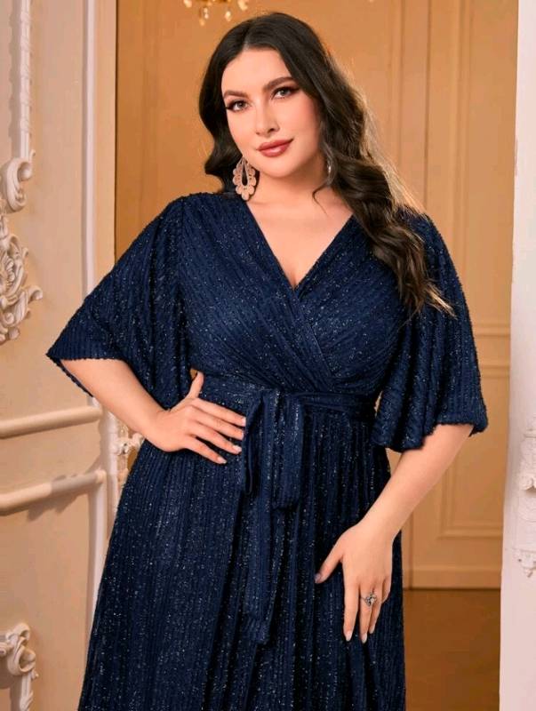 Vestido plus azul marino con lentejuelas 