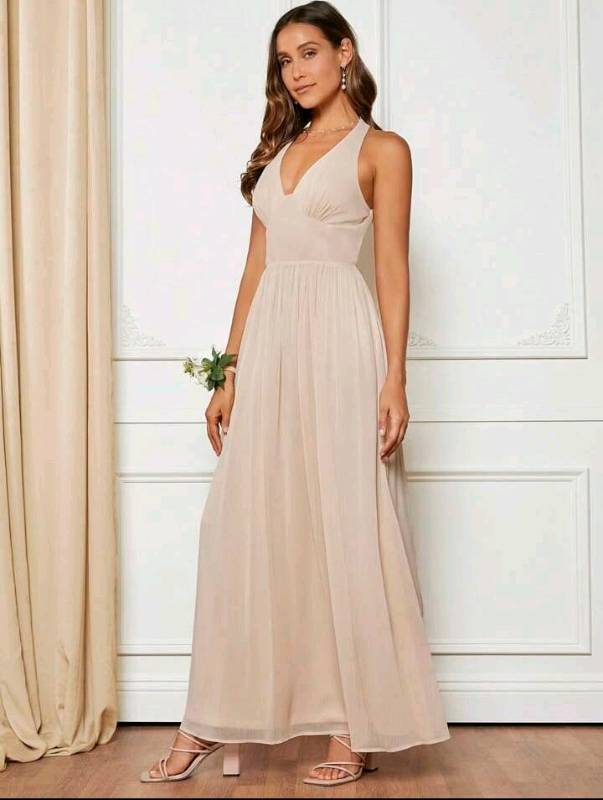 Vestido beige de cuello en V