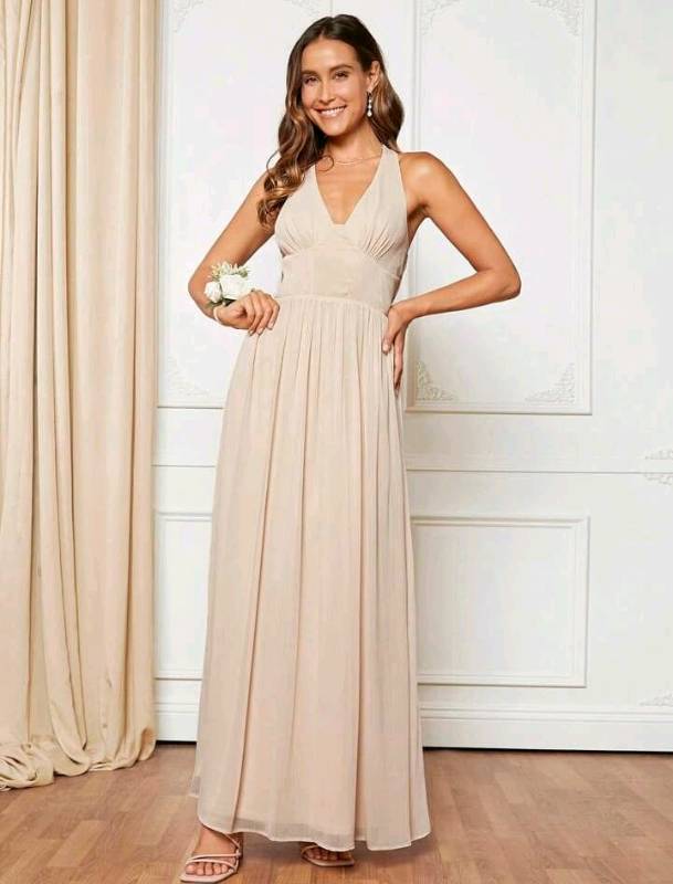 Vestido beige de cuello en V