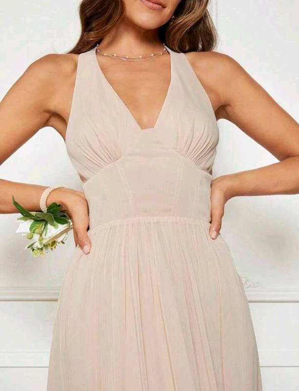 Vestido beige de cuello en V