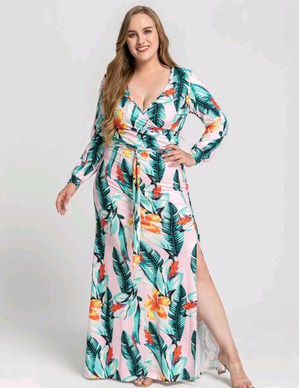 Vestido plus estampado tropical envolvente con manga larga 