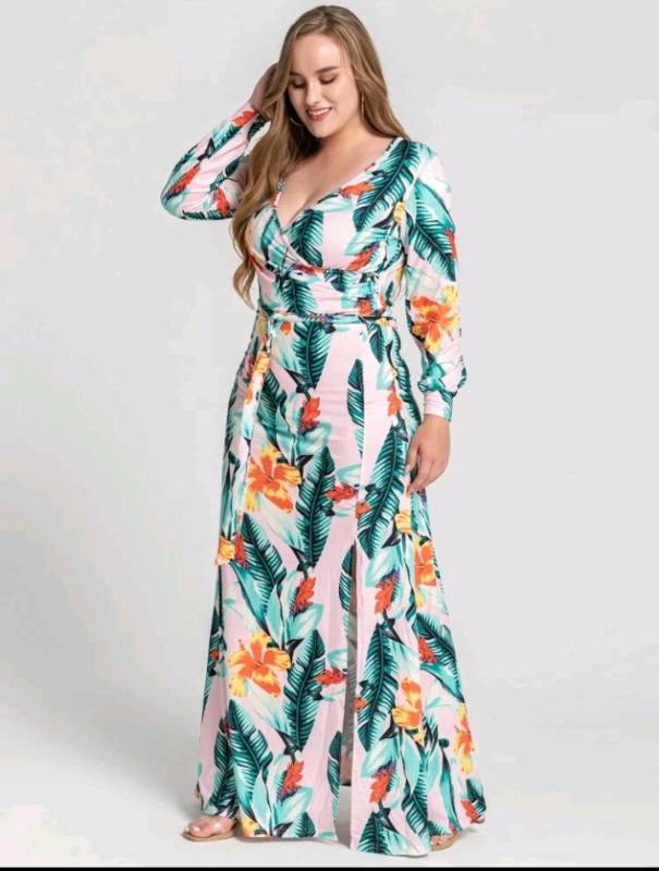 Vestido plus estampado tropical envolvente con manga larga 