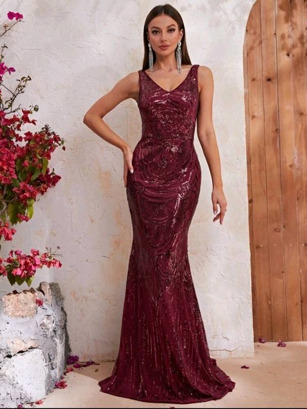 Vestido rojo burdeos con lentejuelas tipo sirena con tira en espalda