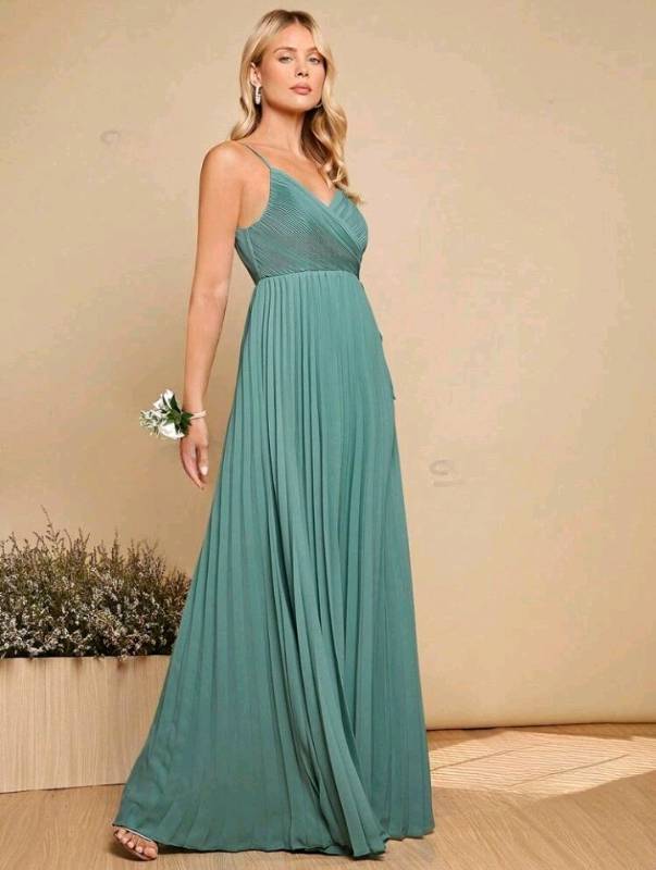 Vestido verde menta con tiras y tablones