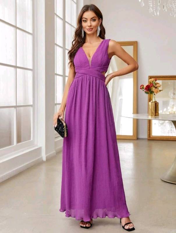 Vestido morado fucsia de cuello en V