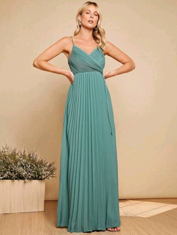 Vestido verde menta con tiras y tablones