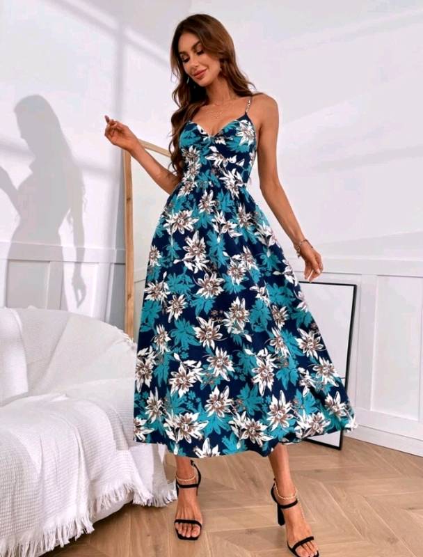 Vestido estampado floral azul con tiras 