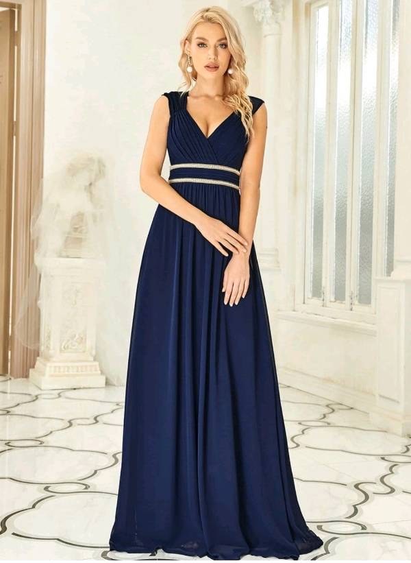 Vestido azul marino con escote cruzado y apliques plateados