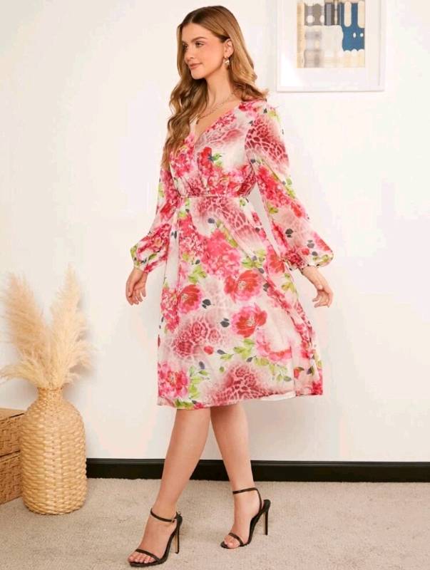 Vestido estampado floral rosado con manga farol larga 