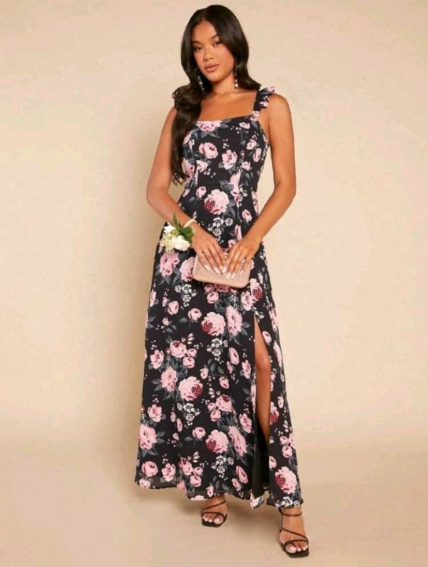 Vestido estampado floral negro con abertura