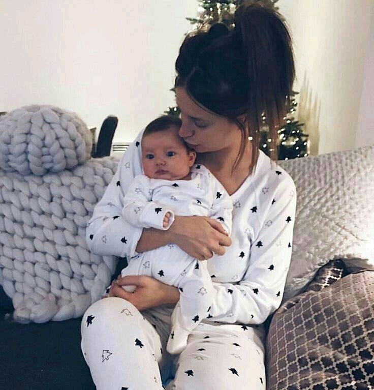 Reina Acuario Tregua Pijama mamá y bebé sencilla en Valencia