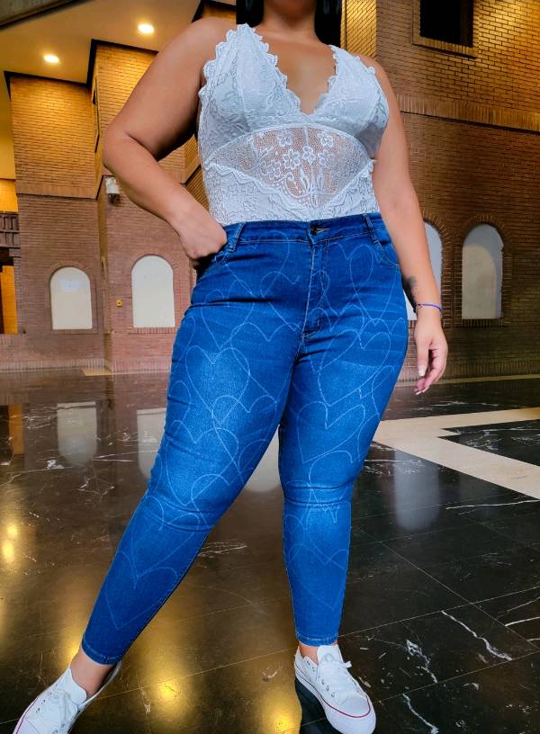 42784 - Skinny jeans con estampado de corazón 