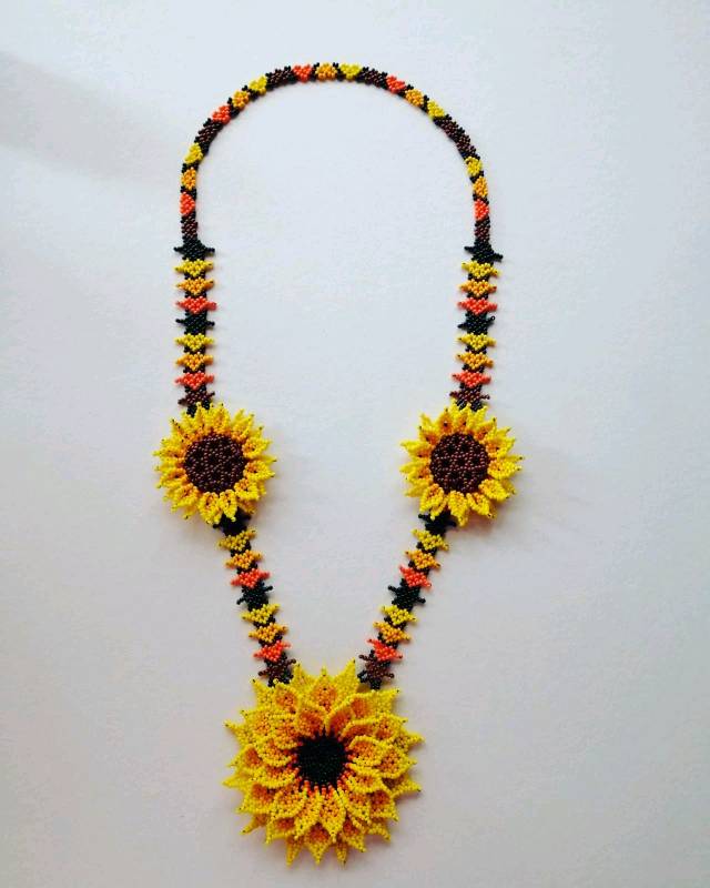 Collar en girasol en Cota