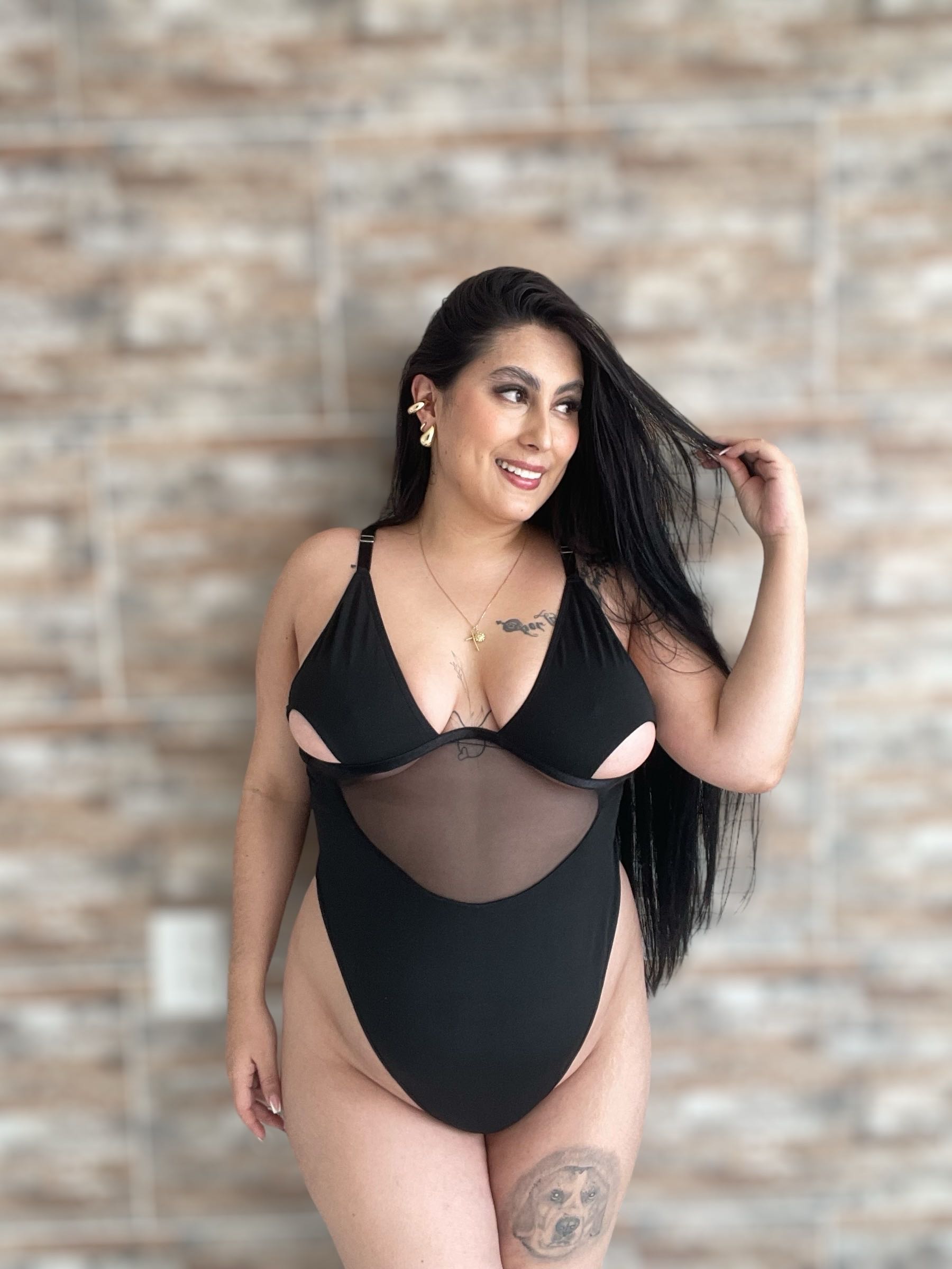 Hermoso body con varilla en el busto y abertura 