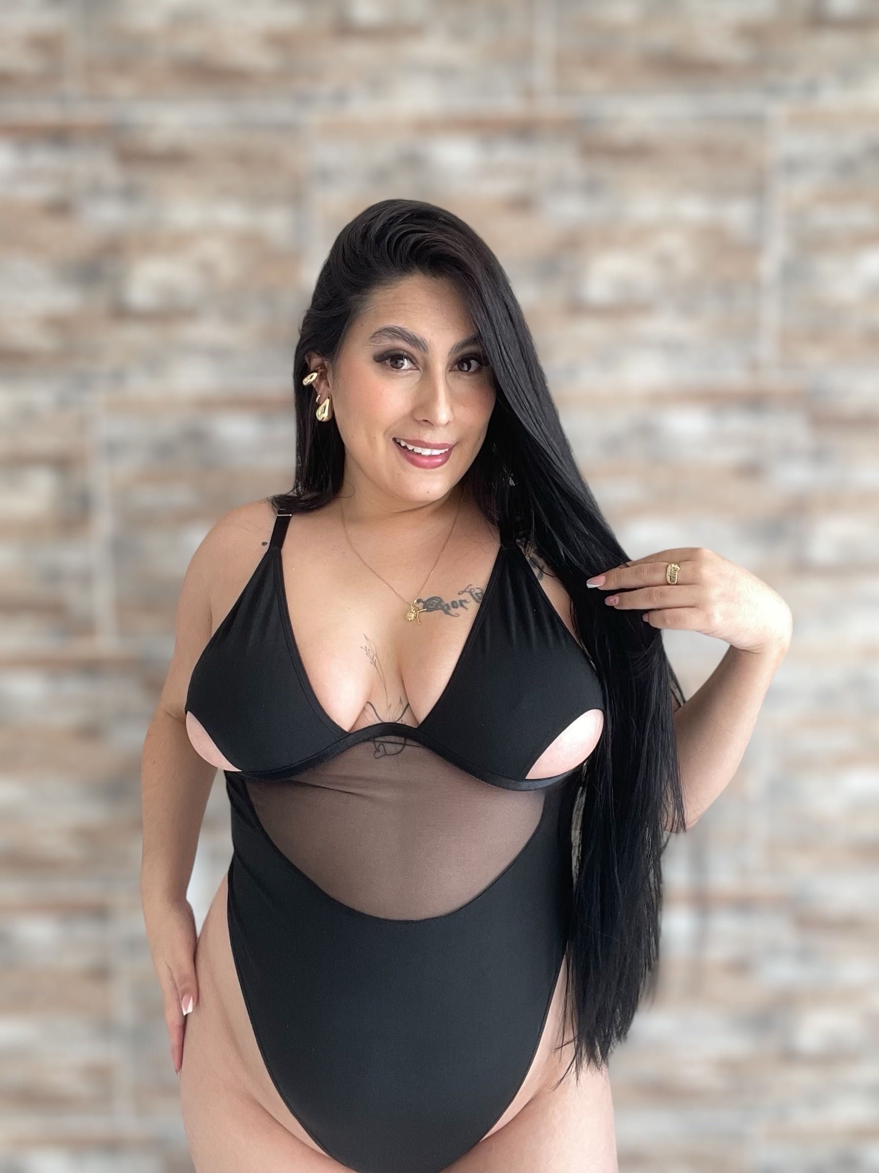 Hermoso body con varilla en el busto y abertura 