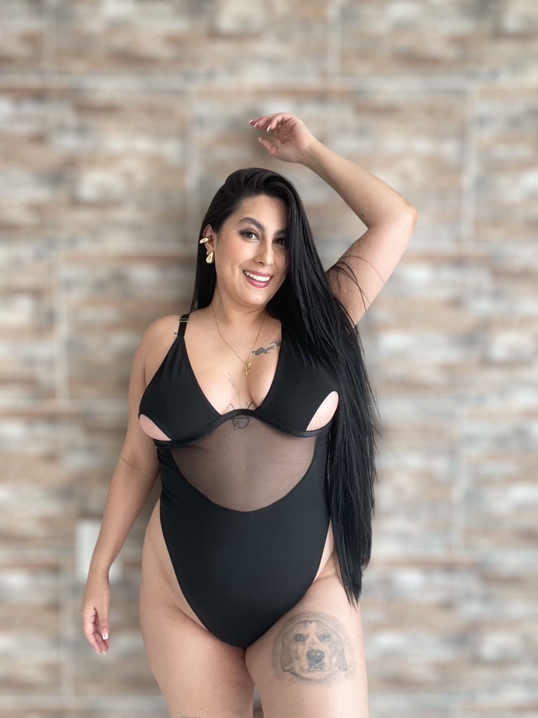 Hermoso body con varilla en el busto y abertura 