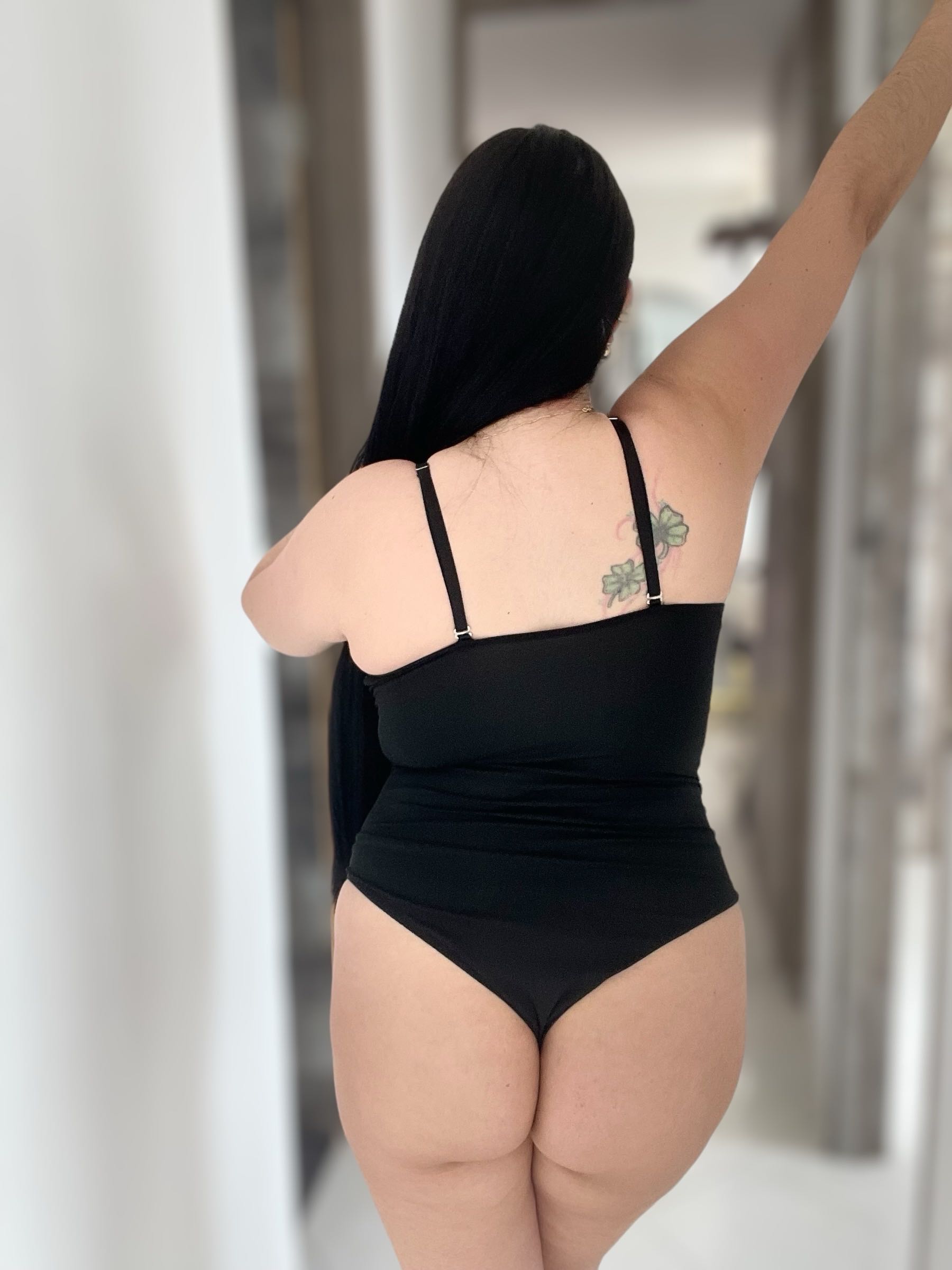 Hermoso body con varilla en el busto 💜