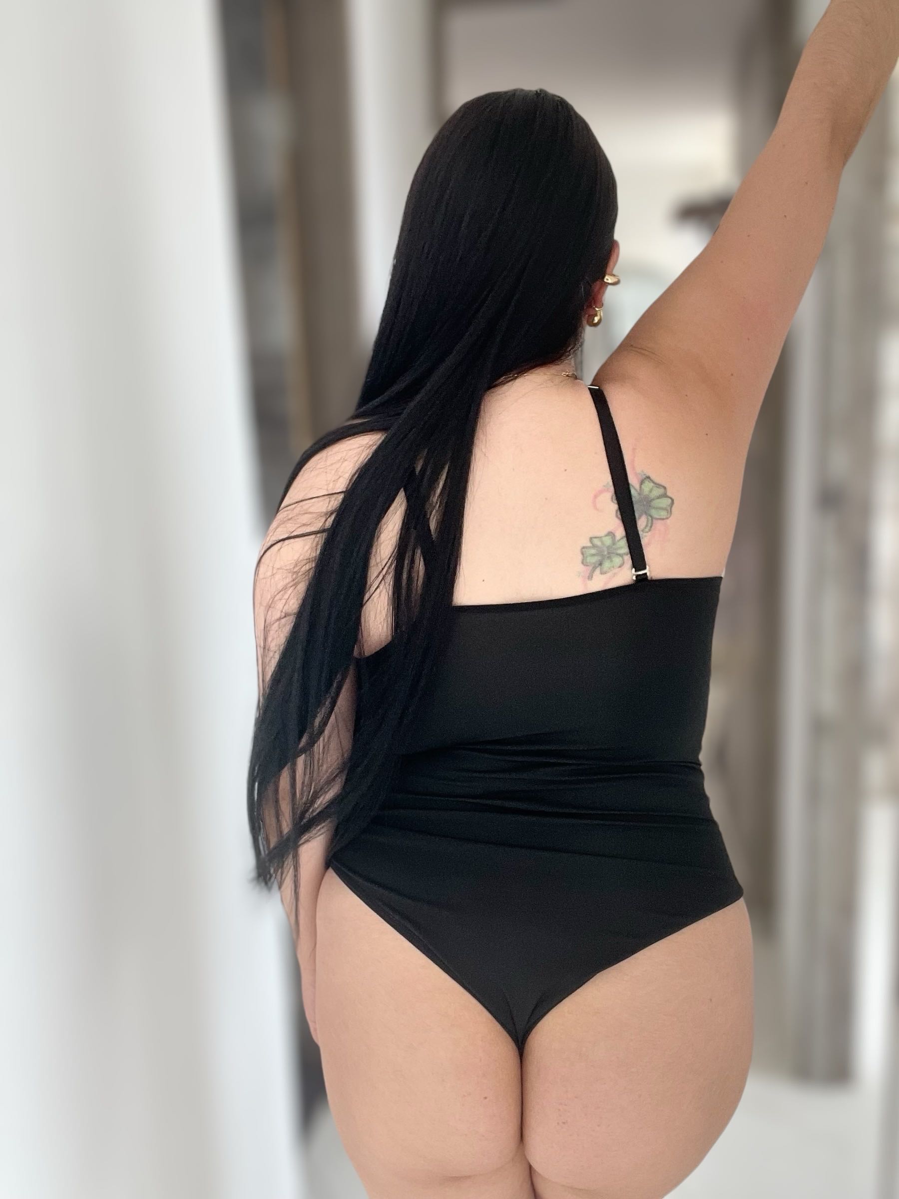 Hermoso body con varilla en el busto 💜