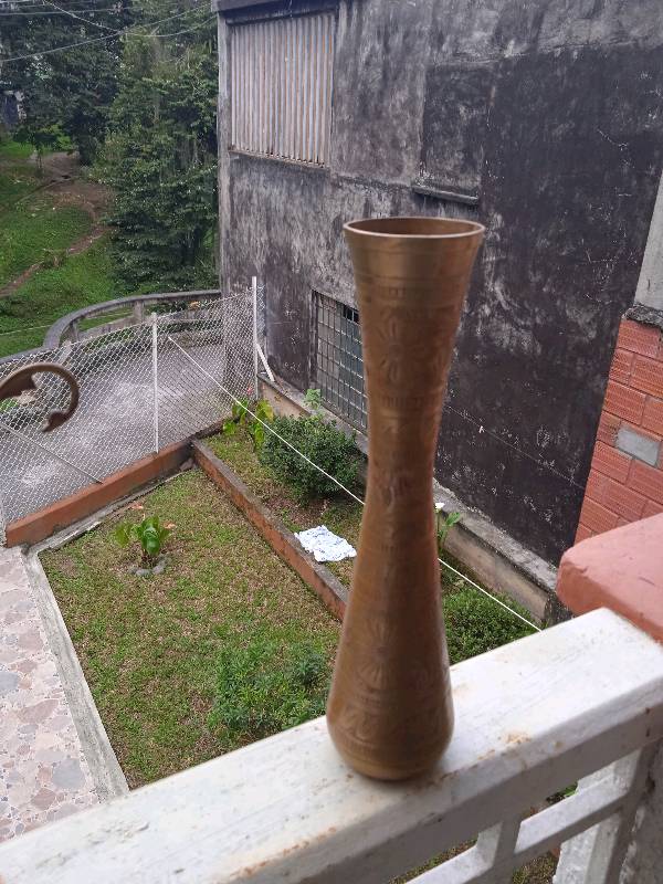 patio, water_jug, goblet