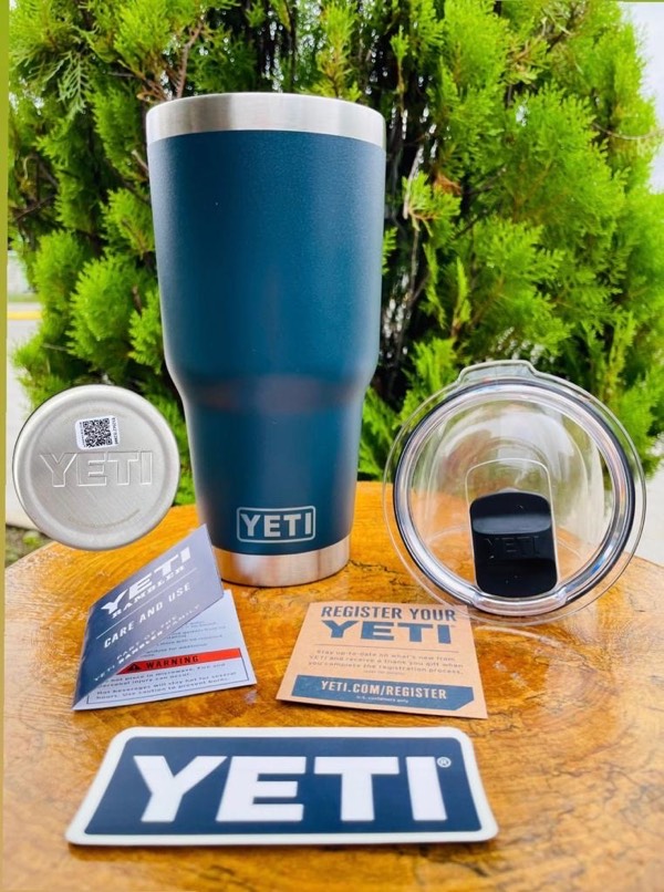 Termo de Acero Yeti 30oz con Tapa — Chunches y Regalos - Manzanillo