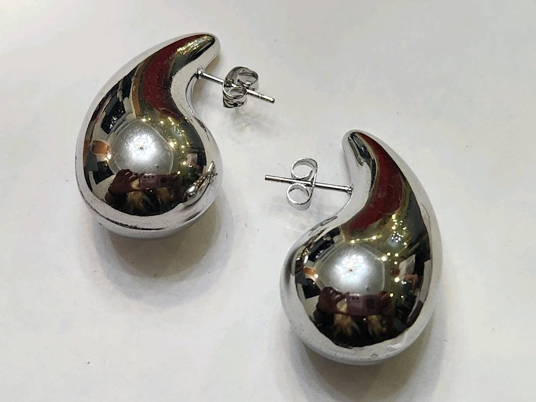 Aretes de gota grande (color plata)