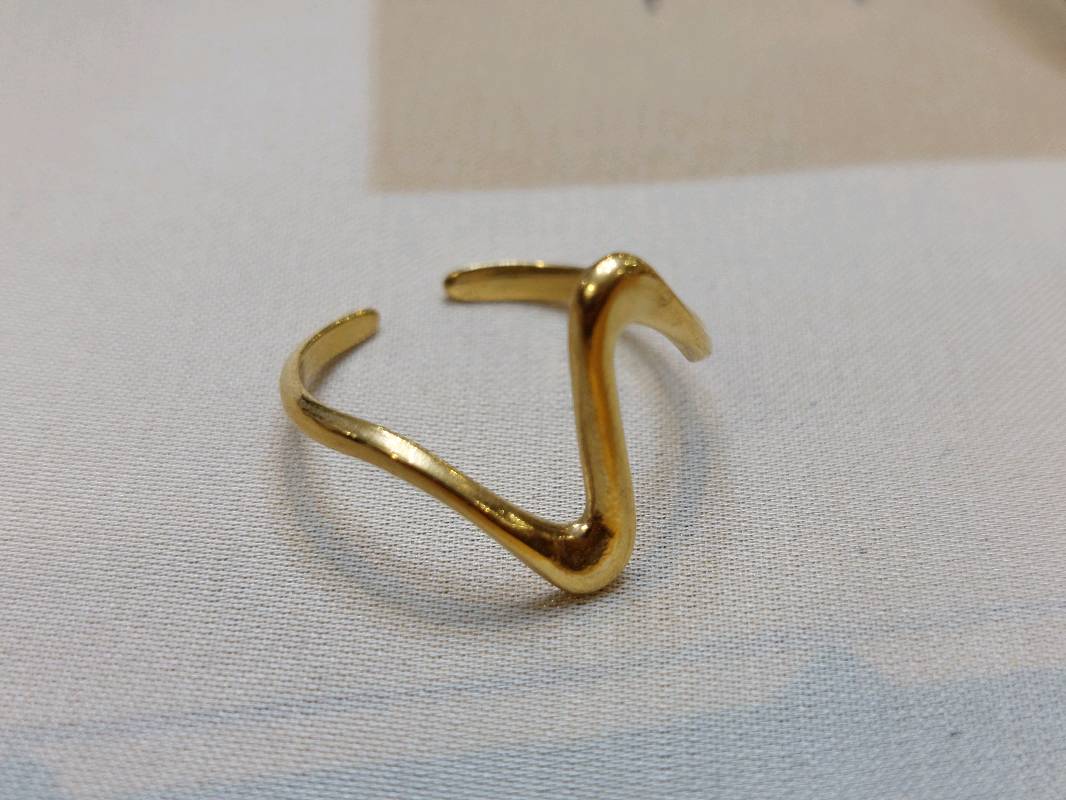 Anillo irregular (color oro)