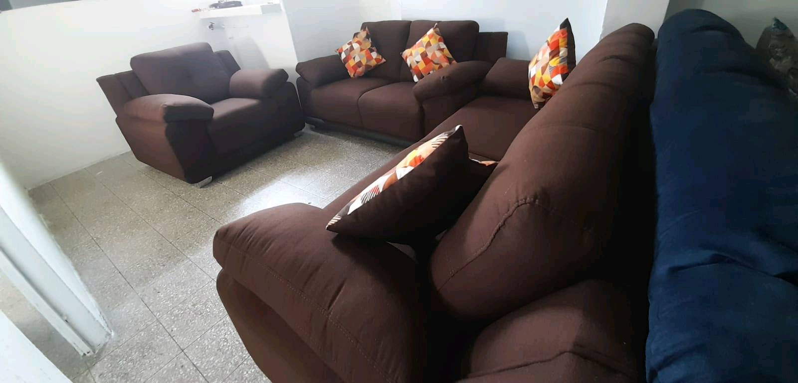 home_theater, studio_couch, seat_belt