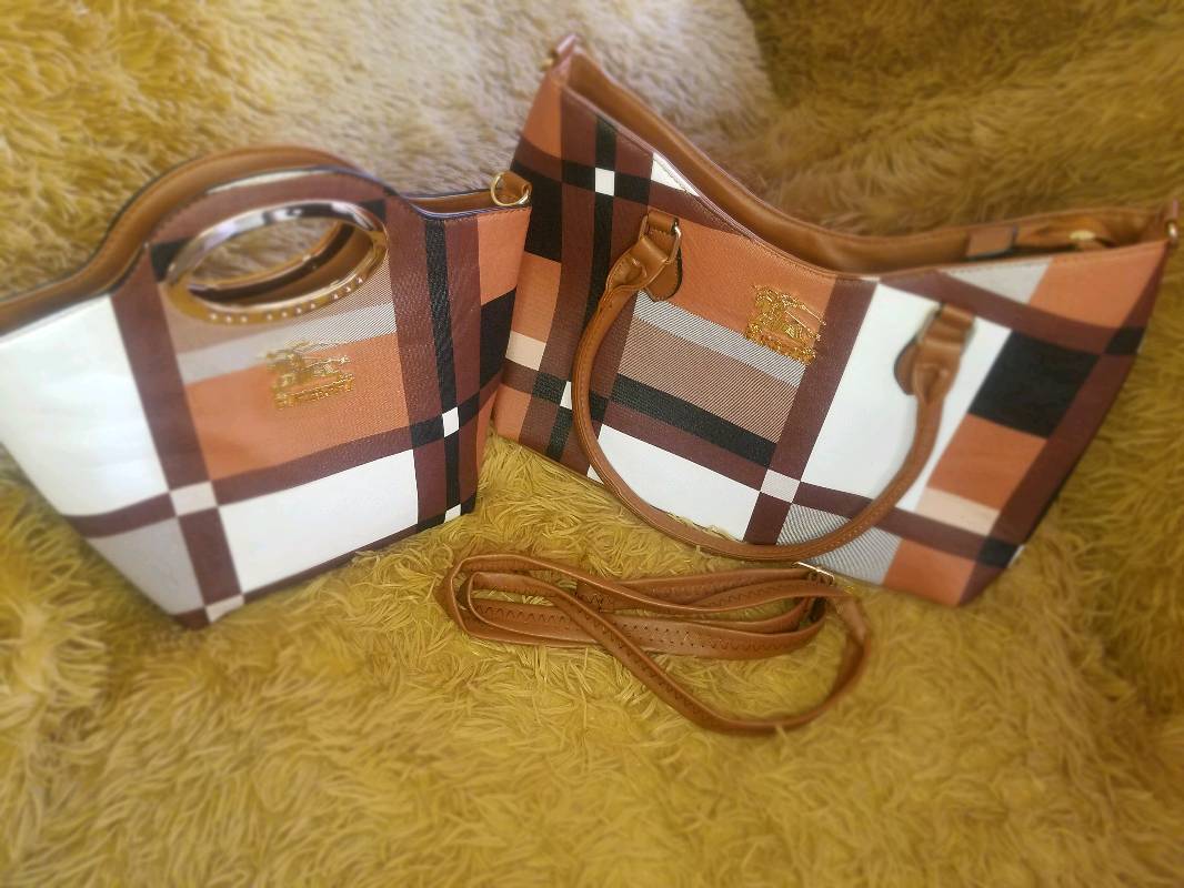 Cartera Burberry original en Santo Domingo