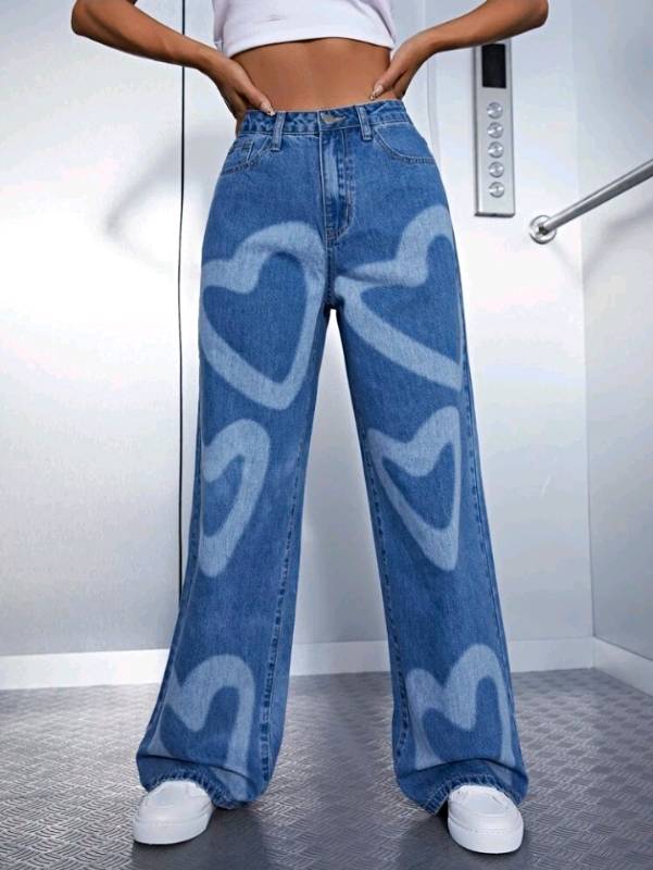 Jeans de pierna ancha fotografías e imágenes de alta resolución - Alamy
