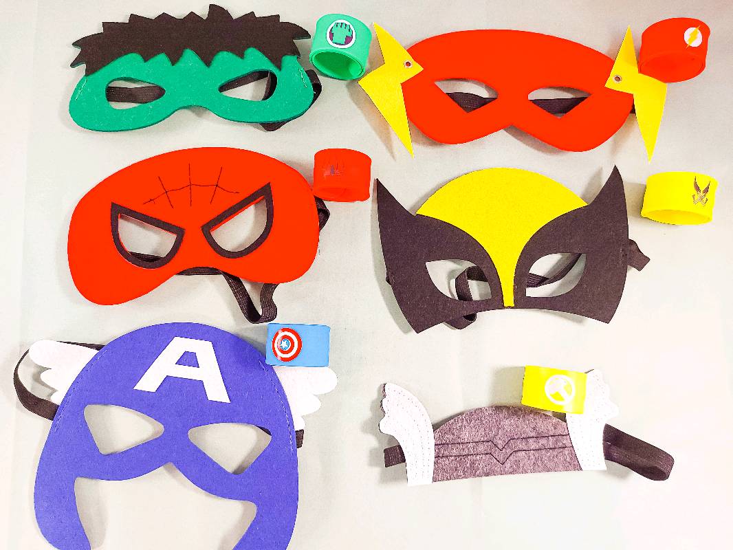 Máscaras de superhéroes y pulsera de golpe para niños, favores de