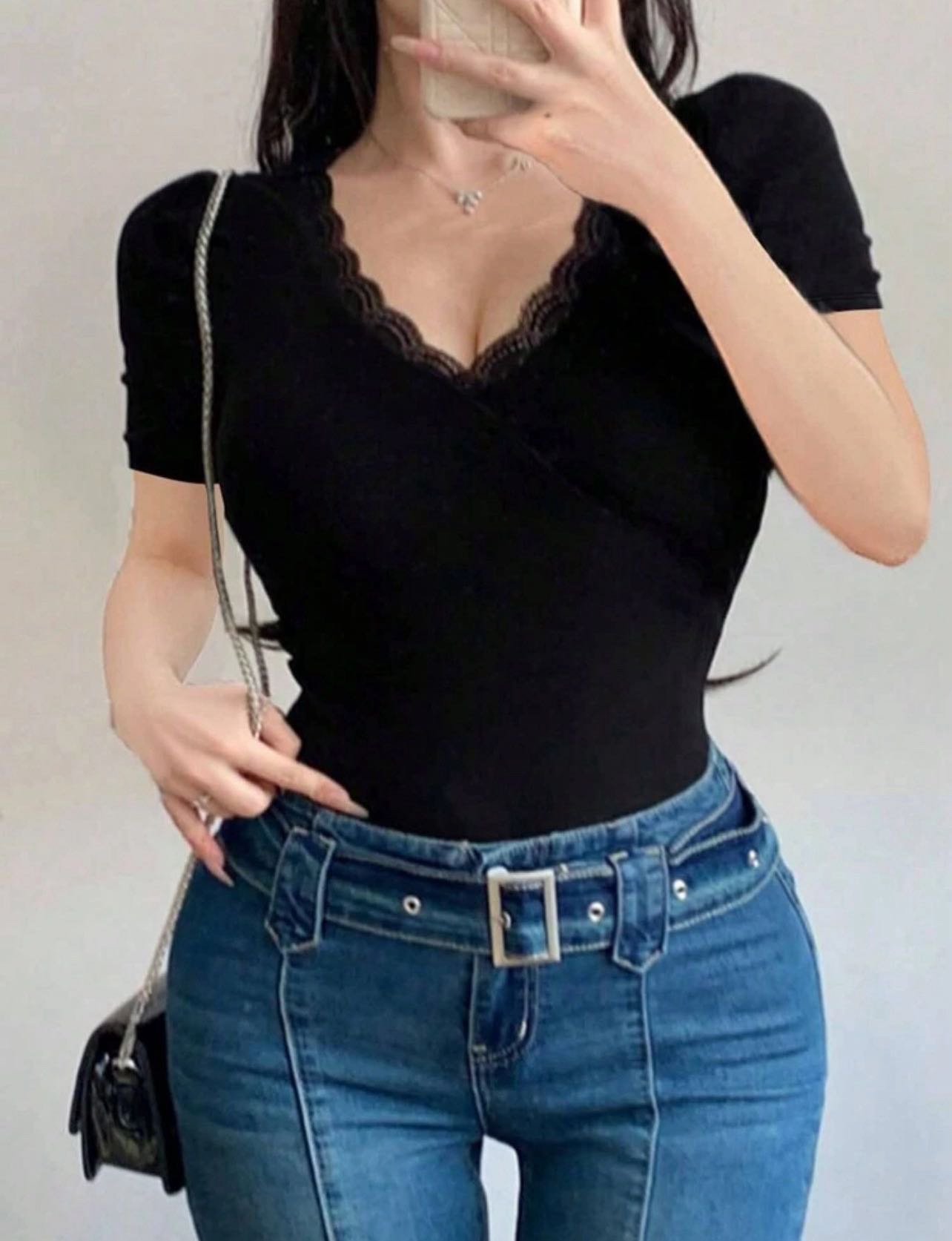 Camisa negra con encaje 